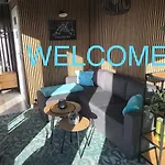 Tiny-house Mit Alpen- Stadt- Und Poolblick , Wlan