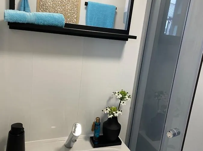 Tiny-house Mit Alpen- Stadt- Und Poolblick , Wlan Feriehus *